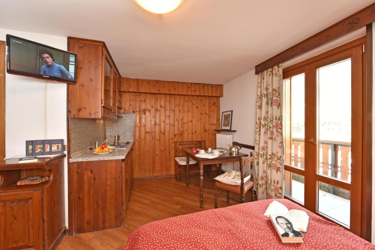 Residence Castelli เบรยล์-แชร์วิเนีย ภายนอก รูปภาพ